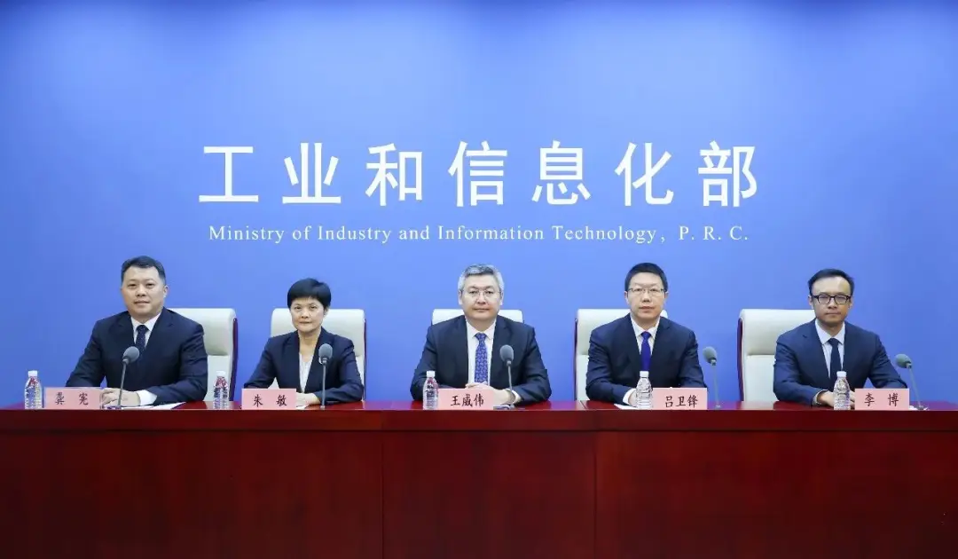 工信部印发《“人工智能 + 软件” 专项行动实施方案》，推动软件产业智能化升级